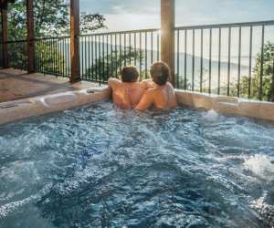 Cabin with outdoor hot tub
